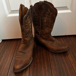 Ariat Women’s Heritage R Toe Western Boot Size 8 C